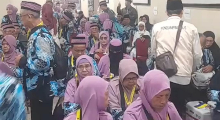 Keberangkatan Jamaah Haji Tasikmalaya Diiringi SuasanaHaru