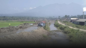 Kerusakan Jalan Kabupaten Tasikmalaya Picu Sorotan Publik