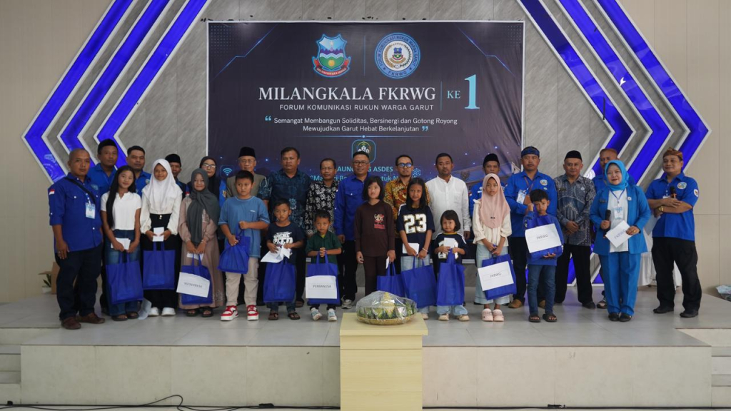 Asisten Desa Garut resmi diluncurkan FKRWG untuk memperkuat pelayanan publik digital yang lebih cepat, modern, dan dekat masyarakat.