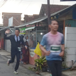 Pelari Pakai Jas Jadi Sorotan di QRIS UTHM 2026