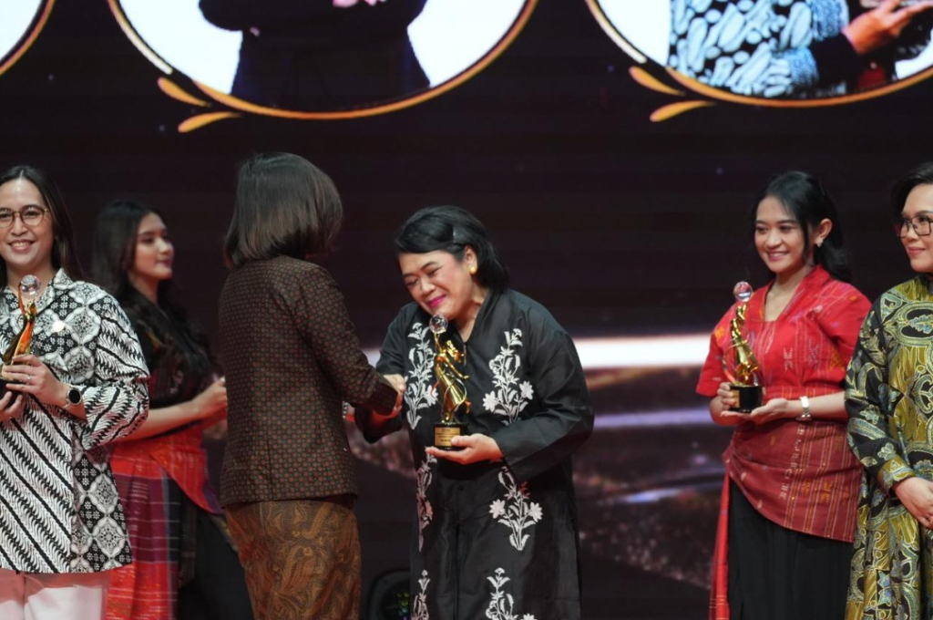 Nasabah PNM Mekaar terima penghargaan-lintasjabar