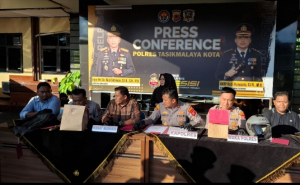 Gagal Curi Sepeda Listrik, Pria 63 Tahun Bacok Dua Warga di Cisayong