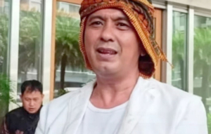 Diky Candranegara Dorong Tong Sampah Estetik di KHZ Mustofa