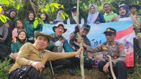 Penghijuan Cikajang Garut satukan warga dan Fokopimcam