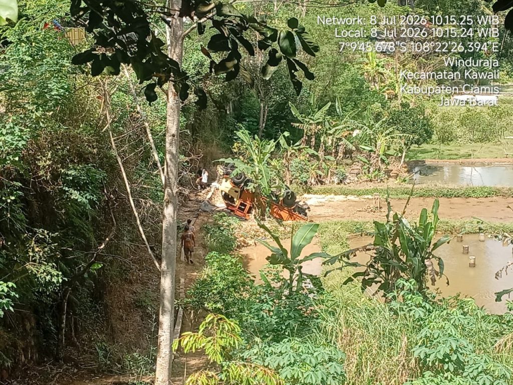 Trruk Masuk Jurang di Ciamis
