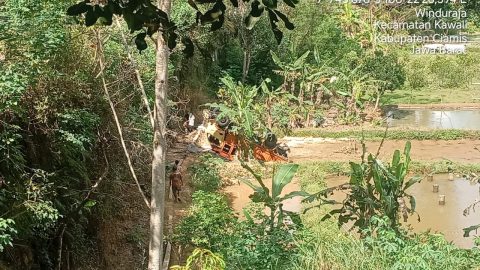 Trruk Masuk Jurang di Ciamis