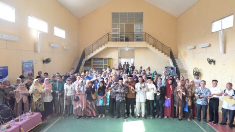 Wali Kota Banjar Salurkan Bantuan Sosial