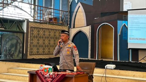 santri taat hukum