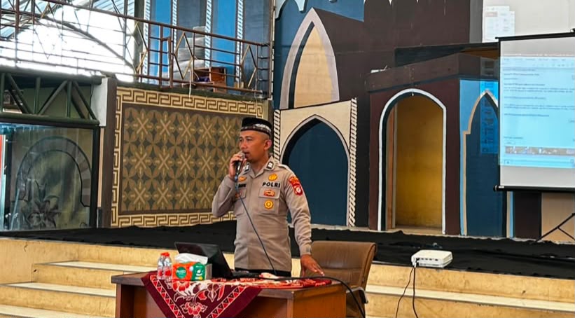 santri taat hukum