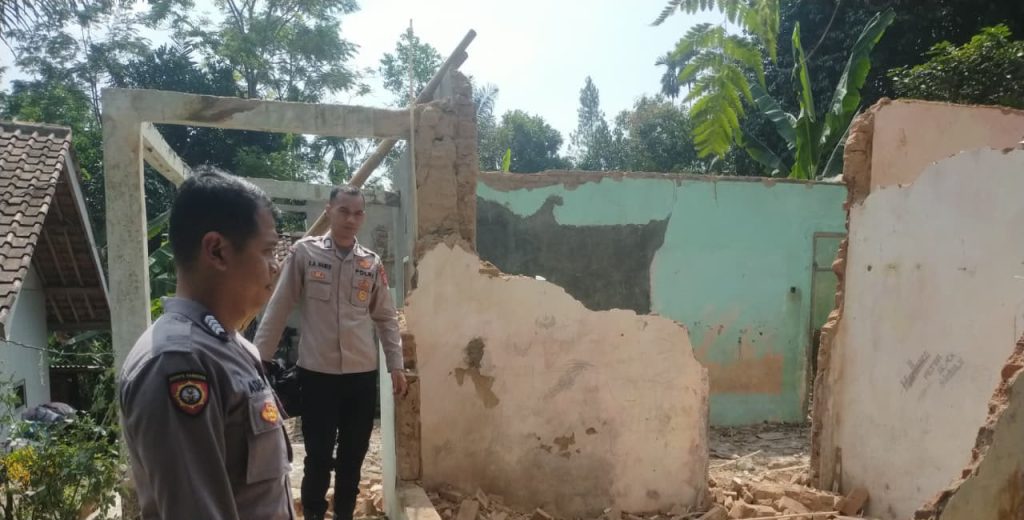 Rumah Diruntuhkan Penipu
